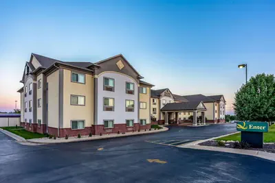 Photo 2 - Quality Inn & Suites Hannibal West