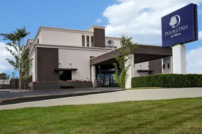 Photo 4 - DoubleTree by Hilton St. Louis Airport, MO