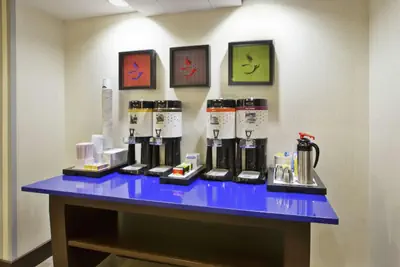Photo 3 - Hampton Inn & Suites - Elyria