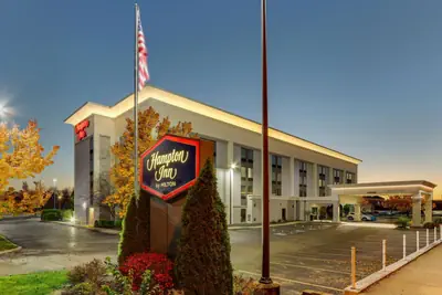Photo 2 - Hampton Inn Springfield