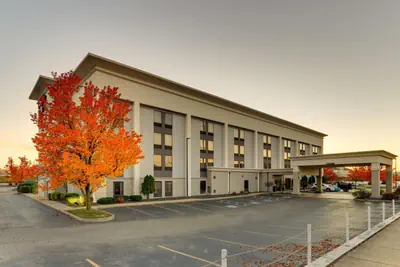 Photo 3 - Hampton Inn Springfield