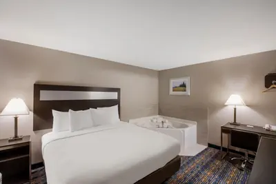 Photo 5 - Americas Best Value Inn Farmington