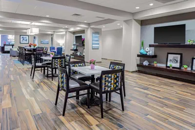 Photo 4 - Hampton Inn Cranbury