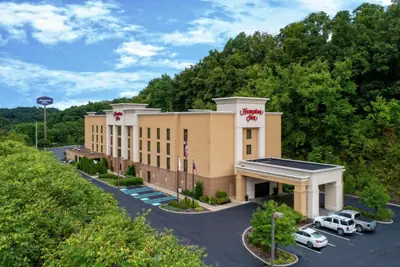 Photo 2 - Hampton Inn Cambridge