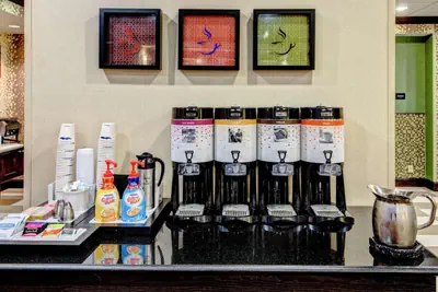 Photo 5 - Hampton Inn Cambridge