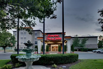 Photo 5 - Hampton Inn & Suites Chicago/Aurora