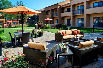 Photo 3 - Courtyard by Marriott Chicago Naperville
