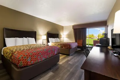Photo 2 - Perry Inn & Suites National Fairground I 75