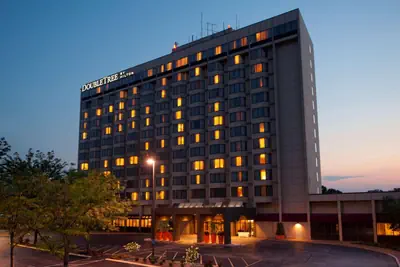 Photo 2 - DoubleTree by Hilton Hotel St. Louis - Chesterfield