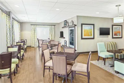 Photo 4 - Hampton Inn Thomasville
