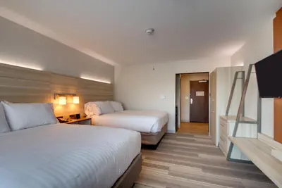 Photo 5 - Holiday Inn Express & Suites Galesburg by IHG