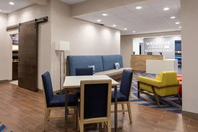 Photo 2 - Hampton Inn Castle Rock