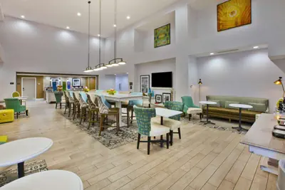 Photo 4 - Hampton Inn & Suites Alliance