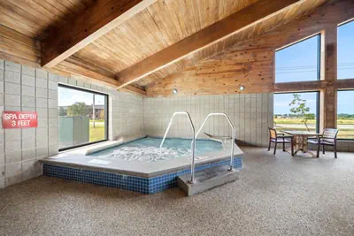 Photo 4 - AmericInn by Wyndham Ames