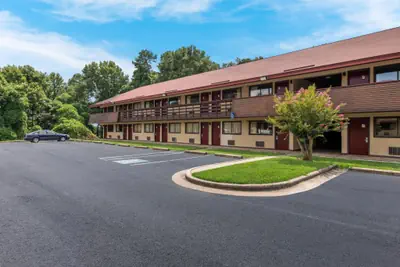 Photo 3 - Red Roof Inn Hickory