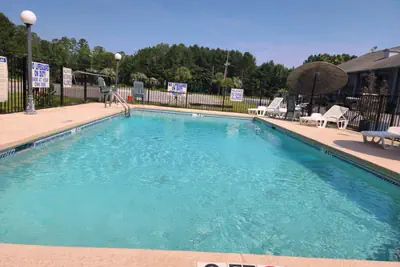 Photo 3 - Days Inn by Wyndham Hardeeville Near Hilton Head