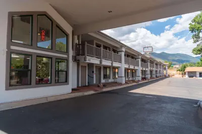 Photo 3 - Quality Inn & Suites Manitou Springs at Pikes Peak