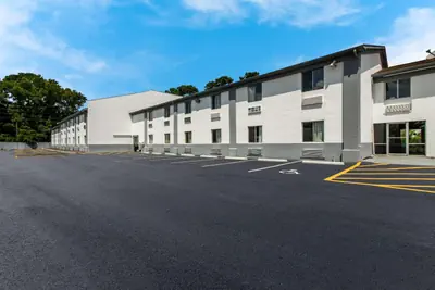 Photo 3 - Econo Lodge Cherry Point