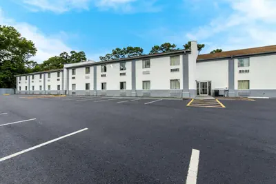 Photo 4 - Econo Lodge Cherry Point