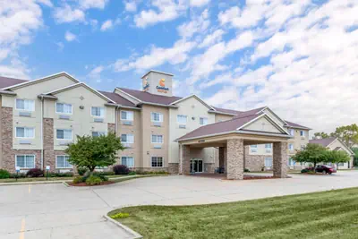 Photo 2 - Comfort Suites Cedar Falls Industrial Park