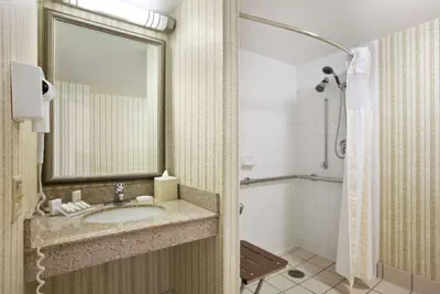Photo 4 - Hilton Garden Inn Oakbrook Terrace