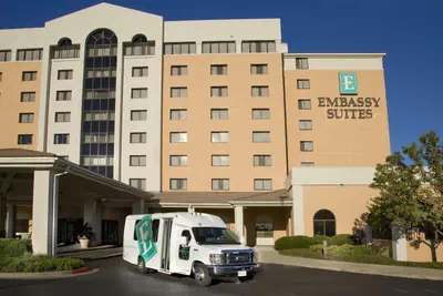 Photo 3 - Embassy Suites by Hilton Kansas City International Airport