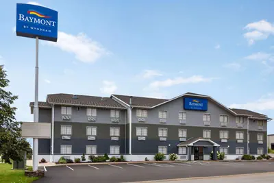 Photo 3 - Baymont by Wyndham Cedar Rapids