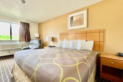 Photo 4 - Econo Lodge Quincy