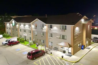 Photo 3 - Econo Lodge Quincy