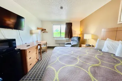 Photo 5 - Econo Lodge Quincy