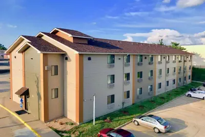 Photo 2 - Econo Lodge Quincy