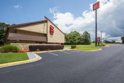 Photo 2 - Red Roof Inn Atlanta South - Morrow