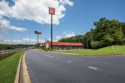 Photo 3 - Red Roof Inn Atlanta South - Morrow
