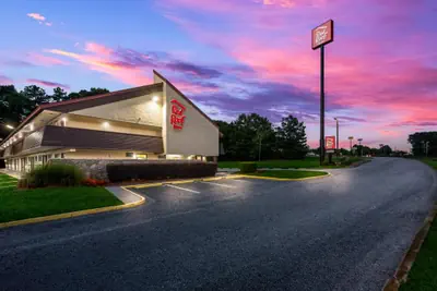 Photo 5 - Red Roof Inn Atlanta South - Morrow