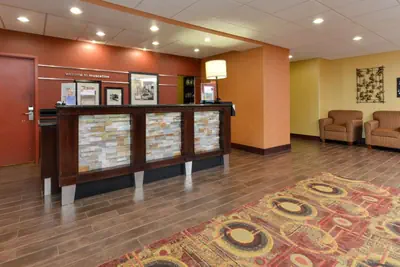Photo 2 - Hampton Inn Muscatine