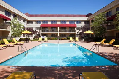 Photo 3 - DoubleTree Suites by Hilton Hotel Cincinnati - Blue Ash