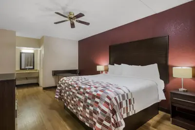 Photo 5 - Red Roof Inn & Suites Statesboro - University