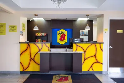 Photo 2 - Super 8 by Wyndham Salisbury