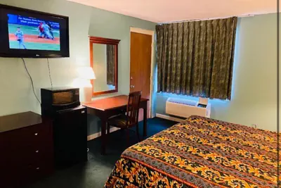 Photo 2 - Economy Inn of Greenville, Near ECU Health Center
