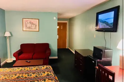 Photo 4 - Economy Inn of Greenville, Near ECU Health Center