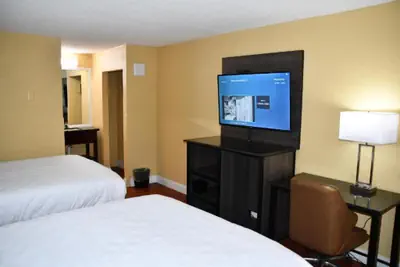Photo 2 - Baymont by Wyndham Macon I-75