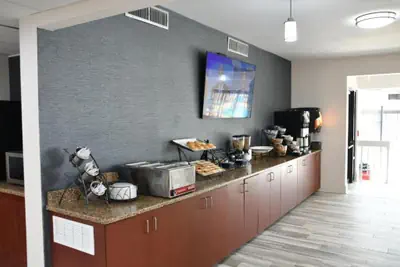 Photo 4 - Baymont by Wyndham Macon I-75