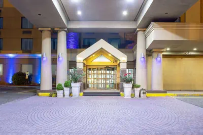 Photo 5 - Days Hotel by Wyndham North Bergen