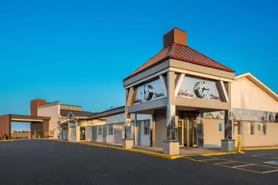 Photo 3 - Wyndham Garden Ankeny