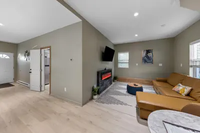 Photo 4 - Modern Home &Cozy