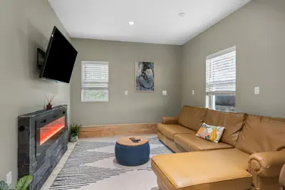 Photo 5 - Modern Home &Cozy