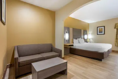 Photo 4 - Best Western Plus Springfield Airport Inn
