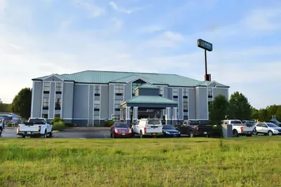 Photo 2 - Quality Suites Maumelle - Little Rock Northwest