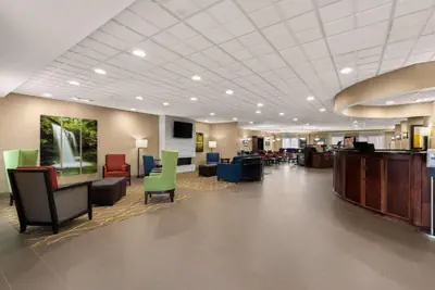 Photo 4 - Comfort Suites Commerce