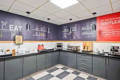 Photo 4 - Hampton Inn Cleveland-Westlake